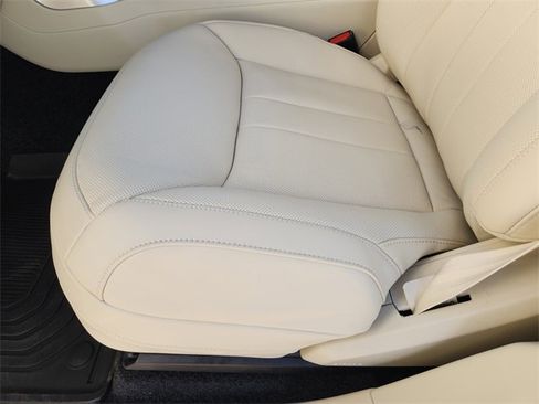 New 2026 Land Rover Range Rover SE image 17