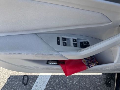 Used 2023 Volkswagen Jetta SE w/ Panoramic Sunroof Package FWD image 18