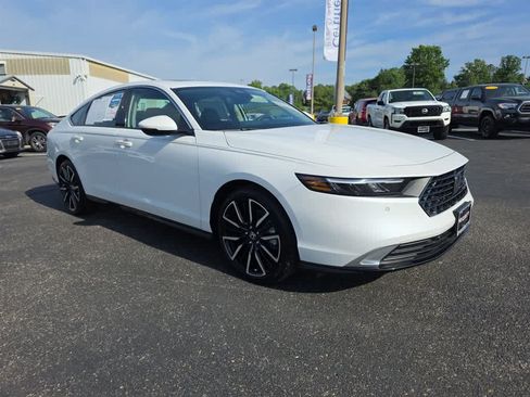 Used 2025 Honda Accord Touring image 3