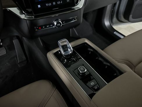 New 2026 Volvo XC90 B6 Plus w/ Protection Package Premier image 17