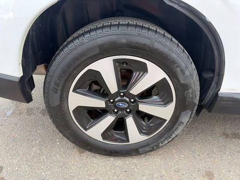 Used 2018 Subaru Forester 2.5i Premium w/ All-Weather Package AWD/4WD image 15