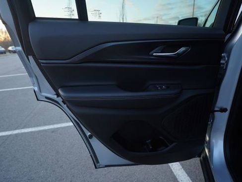 Used 2025 Jeep Grand Cherokee Laredo w/ Luxury Tech Group I image 16