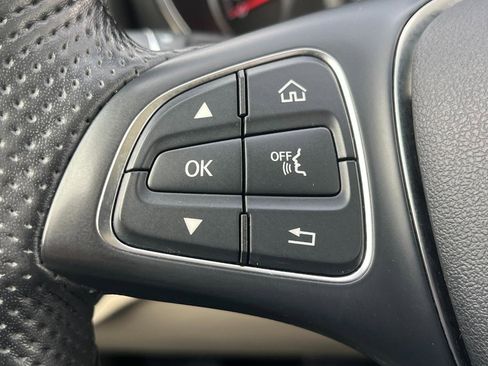 Used 2019 Mercedes-Benz GLC 300 4MATIC w/ Premium Package image 27