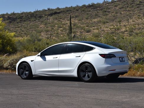 Used 2023 Tesla Model 3 Standard Range image 5