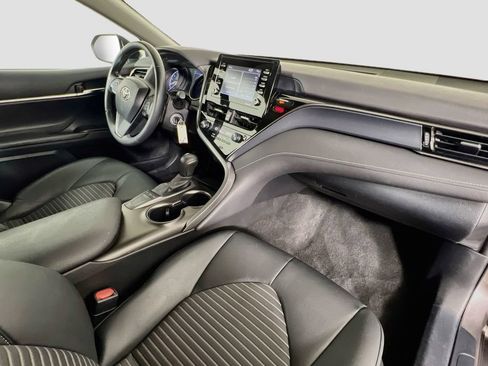Used 2022 Toyota Camry SE FWD image 29