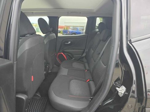 Used 2018 Jeep Renegade Trailhawk w/ Popular Equipment Group AWD/4WD image 16
