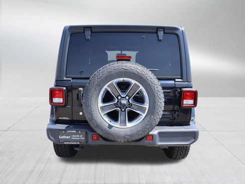 Used 2019 Jeep Wrangler Unlimited Sahara AWD/4WD image 6