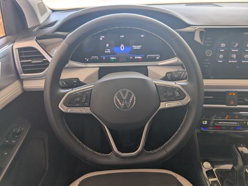 Used 2025 Volkswagen Taos SE w/ Black Wheel Package FWD image 23
