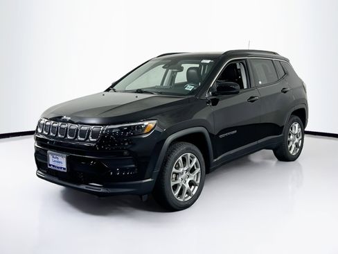 Used 2022 Jeep Compass Latitude w/ Sun and Sound Group image 1