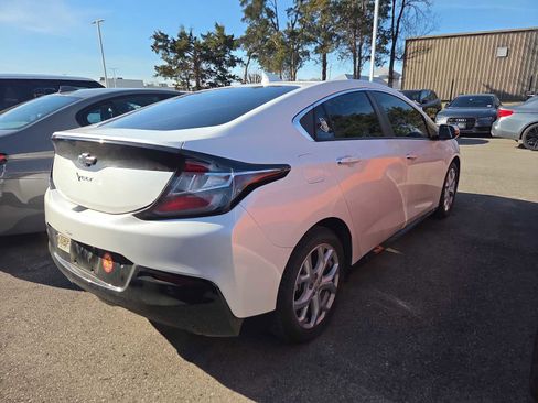 Used 2018 Chevrolet Volt Premier w/ Driver Confidence Package image 4
