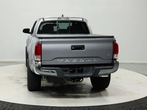 Used 2017 Toyota Tacoma SR5 w/ Tow Package RWD image 7
