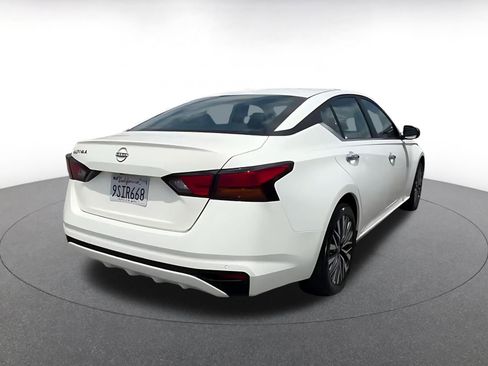 Used 2025 Nissan Altima 2.5 SV FWD image 14
