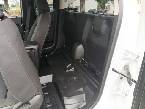 Used 2020 Chevrolet Colorado LT w/ Safety Package RWD image 10
