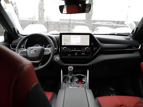 Used 2025 Toyota Highlander XSE AWD/4WD image 13