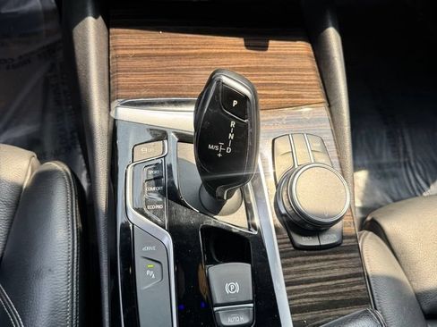 Used 2019 BMW 530e w/ Convenience Package RWD image 32