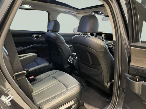 Used 2023 Kia Sorento SX Prestige image 21