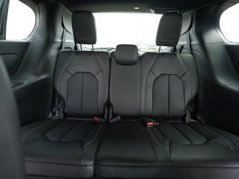 New 2026 Chrysler Pacifica Select FWD image 24