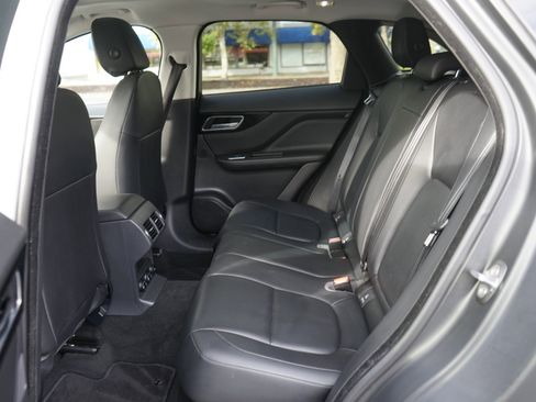 Used 2018 Jaguar F-PACE Premium image 22