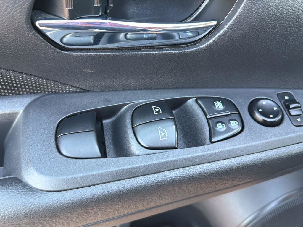 Used 2021 Nissan Kicks SV FWD image 14