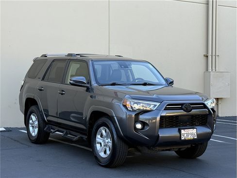 Used 2022 Toyota 4Runner SR5 Premium w/ Moonroof Package RWD image 3