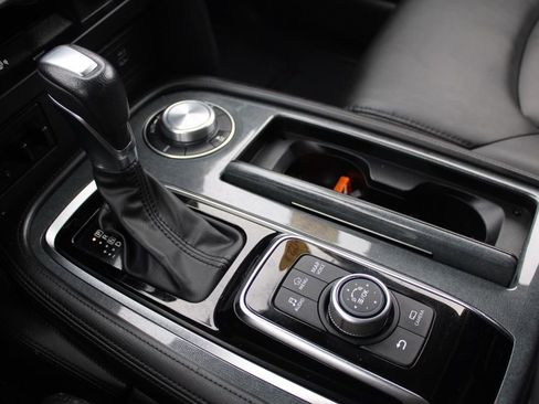 Used 2021 Nissan Armada SV image 39