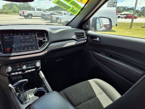Used 2025 Dodge Durango GT RWD image 13