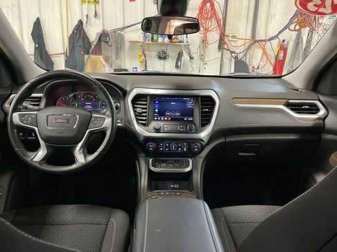 Certified 2023 GMC Acadia SLE w/ Driver Convenience Package image 13