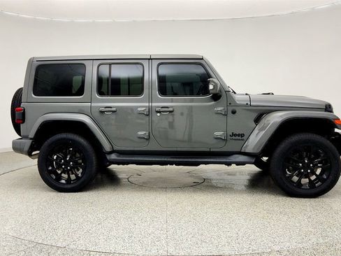 Used 2022 Jeep Wrangler Unlimited Sahara AWD/4WD image 4