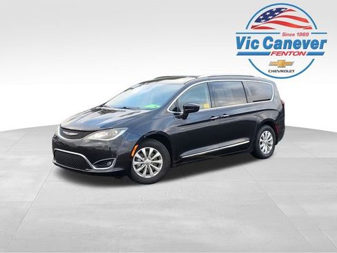 Used 2018 Chrysler Pacifica Touring-L image 1