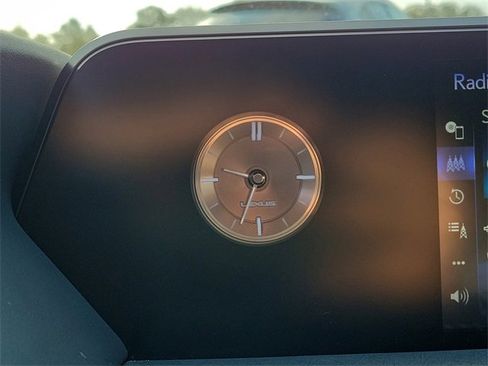 Used 2019 Lexus UX 200 w/ Premium Package image 22