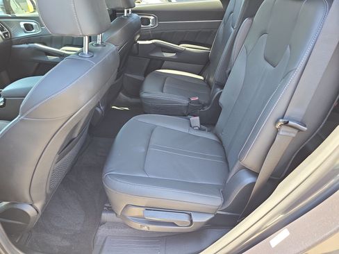 Certified 2023 Kia Sorento SX AWD/4WD image 17