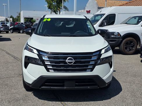 Used 2024 Nissan Rogue S FWD image 2
