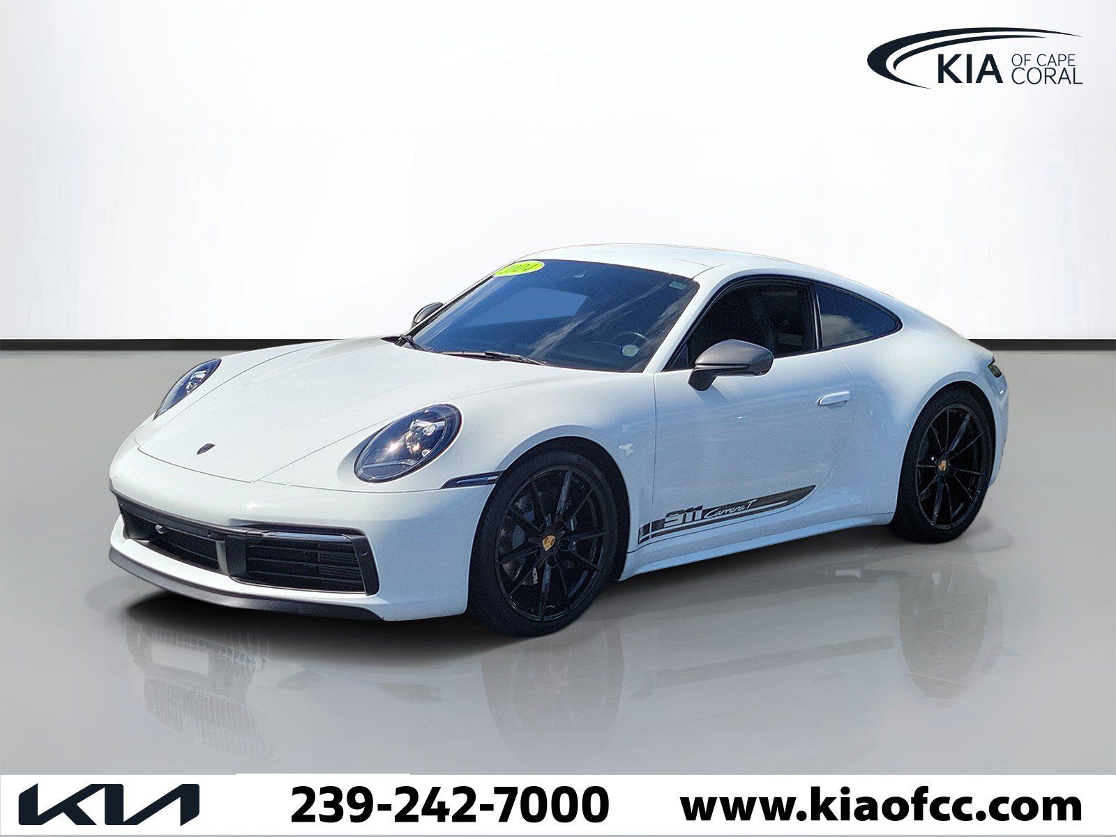 Used 2024 Porsche 911 Carrera RWD image 3