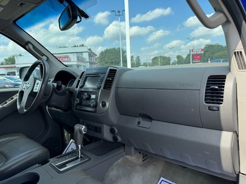 Used 2014 Nissan Frontier SV AWD/4WD image 19