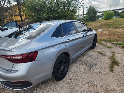 Used 2022 Volkswagen Jetta SE FWD image 3