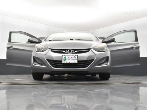 Used 2015 Hyundai Elantra SE image 11
