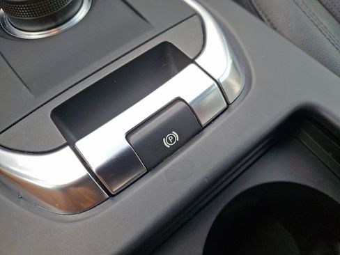 Used 2019 Land Rover Discovery Sport HSE image 22