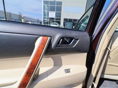 Used 2013 Toyota Highlander Limited image 34