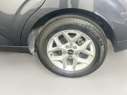 Used 2025 Kia Soul LX w/ LX Technology Package FWD image 11
