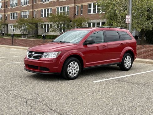 Used 2018 Dodge Journey SE FWD image 1