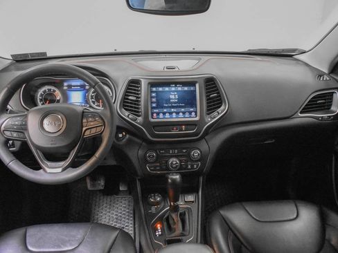 Used 2022 Jeep Cherokee Trailhawk image 11