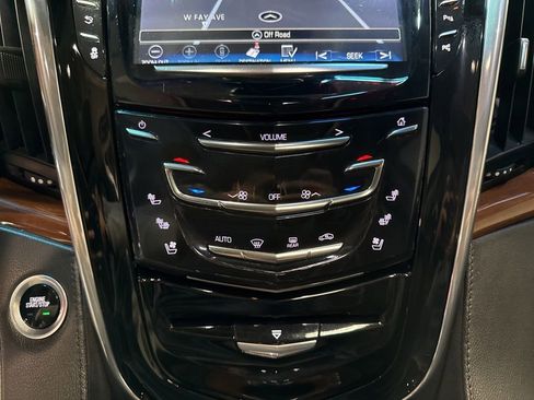Used 2017 Cadillac Escalade ESV Luxury AWD/4WD image 25