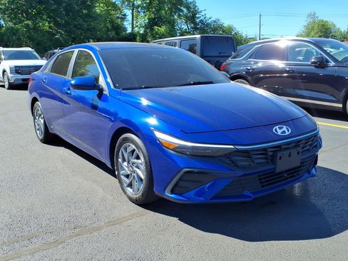 Certified 2024 Hyundai Elantra SEL FWD image 3