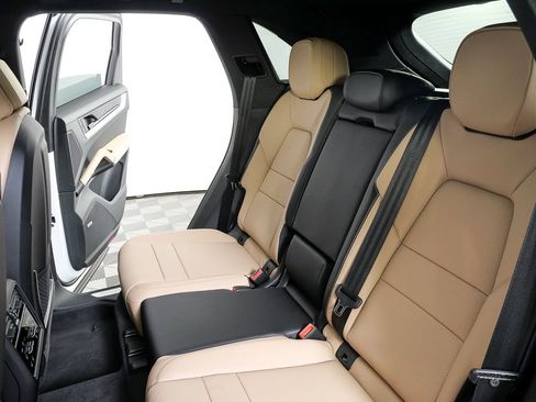 New 2026 Porsche Cayenne image 22