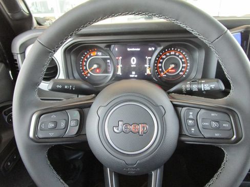 Used 2025 Jeep Wrangler Sport AWD/4WD image 28