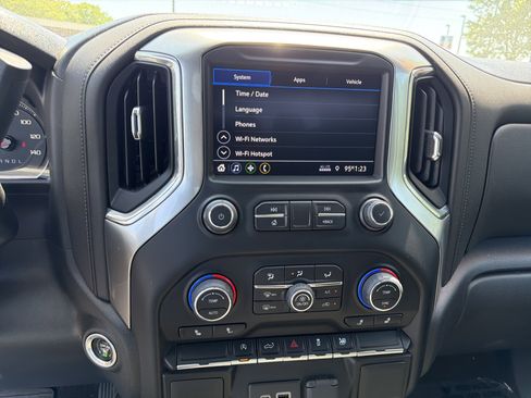 Used 2022 Chevrolet Silverado 1500 LT AWD/4WD image 27