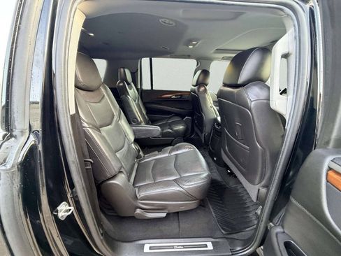 Used 2019 Cadillac Escalade ESV Luxury AWD/4WD image 25