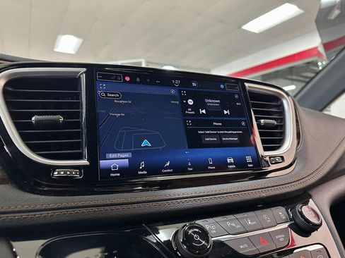Certified 2021 Chrysler Pacifica Pinnacle image 24