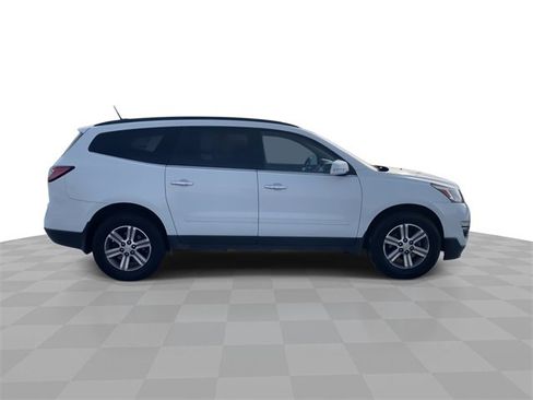 Used 2017 Chevrolet Traverse LT image 9