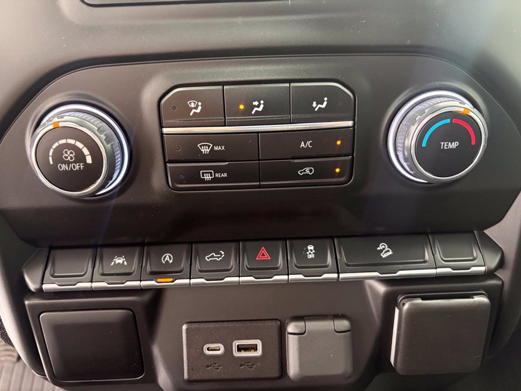 Used 2022 Chevrolet Silverado 1500 Custom Trail Boss w/ LPO, Dark Essentials Package AWD/4WD image 9